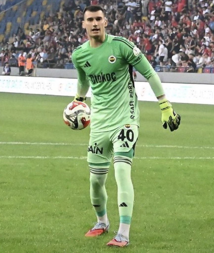 DoksanPLUSS's tweet photo. Olympiakos, Livakovic'in transferi için Fenerbahçe ile 4.5 milyon euro karşılığında prensip anlaşmasına vardı.

📰 Sabah https://t.co/iBKlani0vz