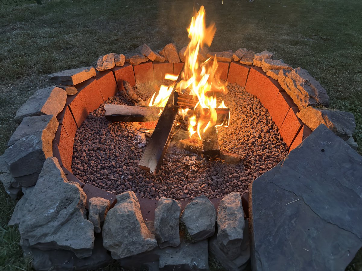 nihilisolipsism's tweet photo. Bringing light and warmth into my my cold and dark; https://t.co/4p50SXsmil