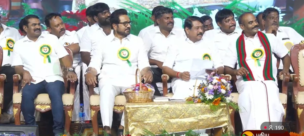 Rajesh_Lms's tweet photo. காலைல பேருக்கு நீட் எதிர்ப்பு போராட்டம் நடத்திட்டு 

சாயங்காலம் பாஜக தலைவர்களோட பிறந்தநாள் கொண்டாட்டத்துல கலந்துகிறான் 

இவன்லாம் என்ன ஜென்மன்னே தெரியல 🤦 https://t.co/RZYpMgBsIi