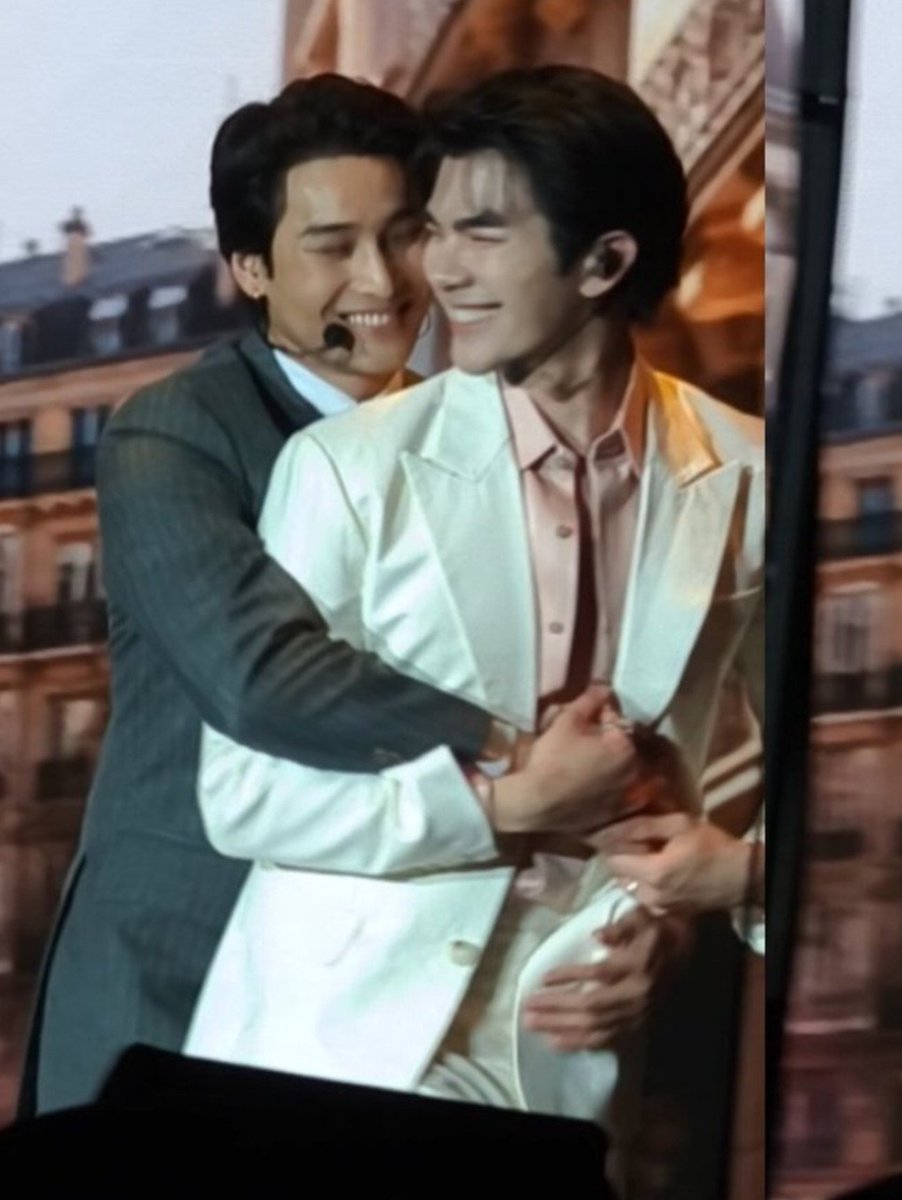 muffin_head99's tweet photo. SO CLINGY 😭😭😭😭😭

#ShineHKFancon
#MileApo #มายอาโป https://t.co/WEDcwwswAJ