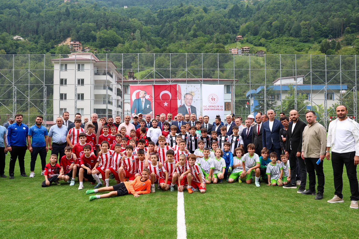 OA_BAK's tweet photo. Bugün baba ocağım Rize’de, İkizdere Spor Tesisi’mizin güzel atmosferinde genç sporcularımızla buluştuk!🌿

Tesisimizdeki son durumları yerinde inceleyip genç kardeşlerimizin heyecanına ortak olduk.🇹🇷

Çocuklarımızın gözündeki o azmi, heyecanı görmek her şeye değer! Buradan nice millî gururlar çıkaracağız inşallah.💚💙