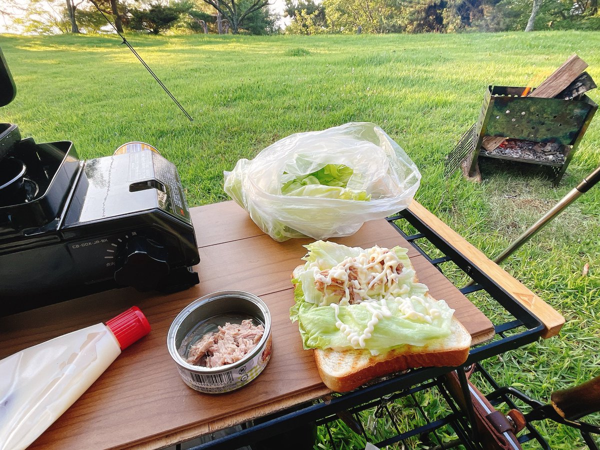 eguru317's tweet photo. 日本一見た目悪いツナサンド見せてあげるね https://t.co/zV4vgYyPVM