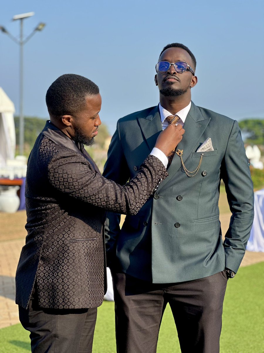 Wonder__jR's tweet photo. Mbu he wants to be de best man lol https://t.co/nPgATsu4Qy