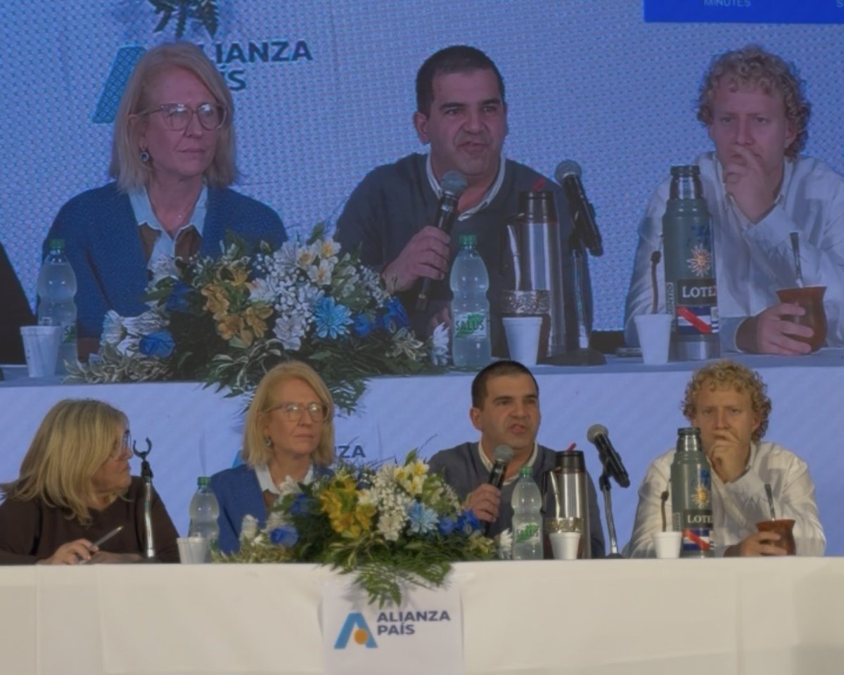 JavierGarcia_Uy's tweet photo. Comenzamos un nuevo Congreso Nacional de @alianzapaisuy y el aniversario del @ESPACIOCUARENTA junto a compañeros de todos los rincones del país. https://t.co/pHmEs8e9s9