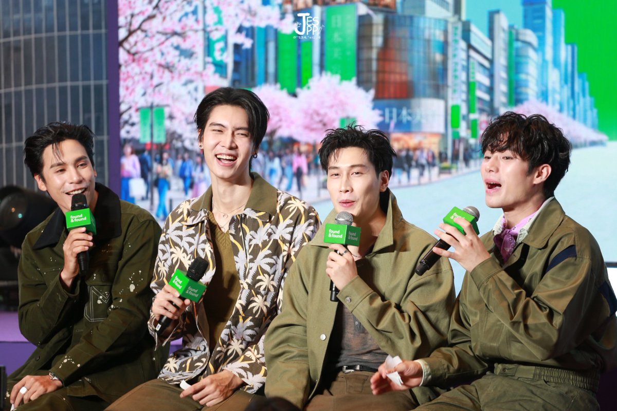jespipat_ofc's tweet photo. วันนี้ขอบคุณทาง found.n.found มากนะคะที่พาทั้ง 4 หนุ่มมาร่วมงาน found&found 2nd Anniversary ขอแสดงความยินดีกับ FOUND&FOUND ครบรอบ 2 ขวบด้วยนะคะ ขอให้เฮง ๆ ปัง ๆ ค่าาาา 🤩✨🎉

ขอบคุณแฟนคลับหน้างานที่มากันในวันนี้ด้วยนะคะ และแฟนคลับทางบ้านที่ร่วมส่งกำลังใจให้สี่หนุ่มด้วยค่ะ 💙

FnF 2nd ANV X JBBJJFA
#foundnfoundxJesBibleJJayFuaiz
#foundnfound #foundnfound2ndanni #JKBeautyTown
#jesjpp #วัคซีนของพี่เจษ