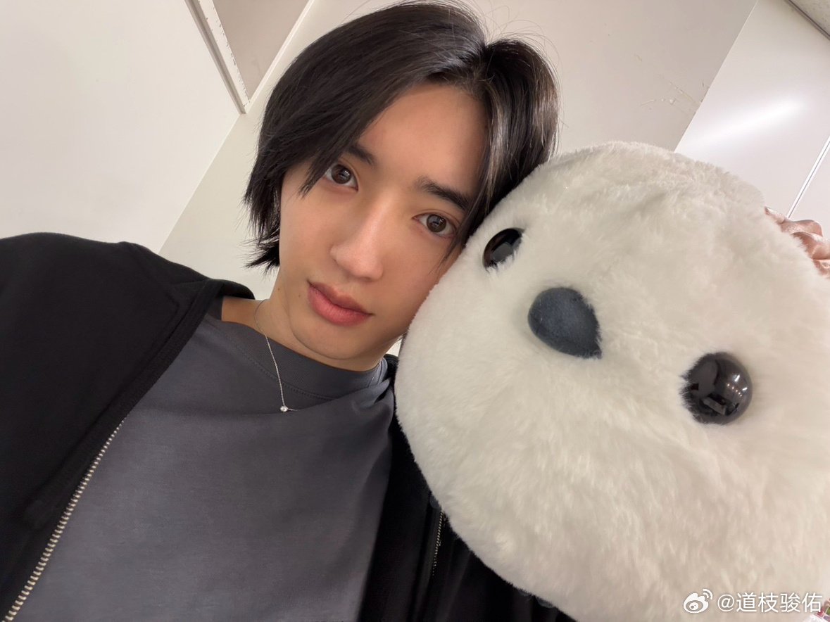 misora8e62y's tweet photo. みっちー２４歳おめでとうーーー🙌
かわいい２人 https://t.co/BaZY6AESya