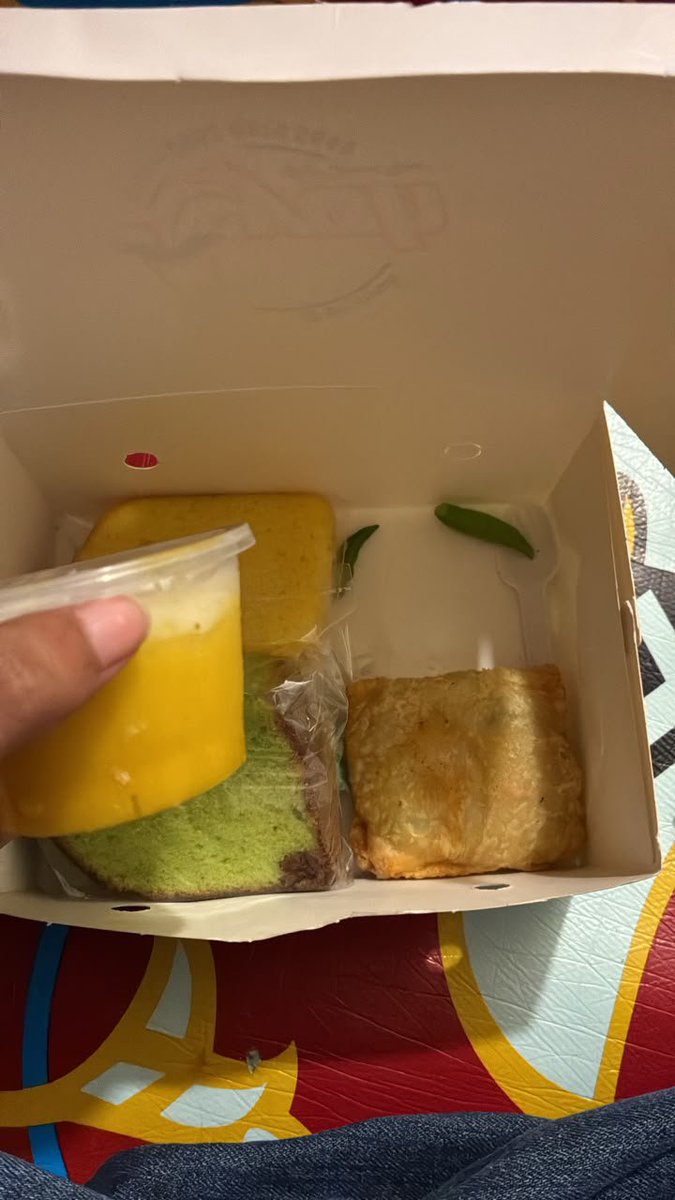 bountyhunteridn's tweet photo. @uex_us simple traditional dessert everyone should try they're cheap and good 😋 https://t.co/2v5XanIIaO