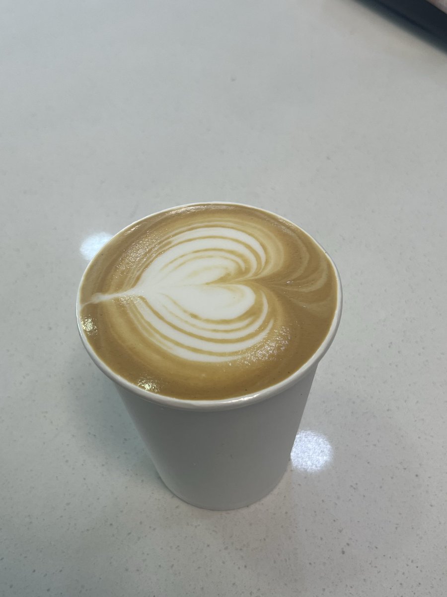entenostalgico's tweet photo. el concepto de no hacer arte latte en un café para llevar pero yo soy una tipa de virgo https://t.co/ffO6JsXn8s