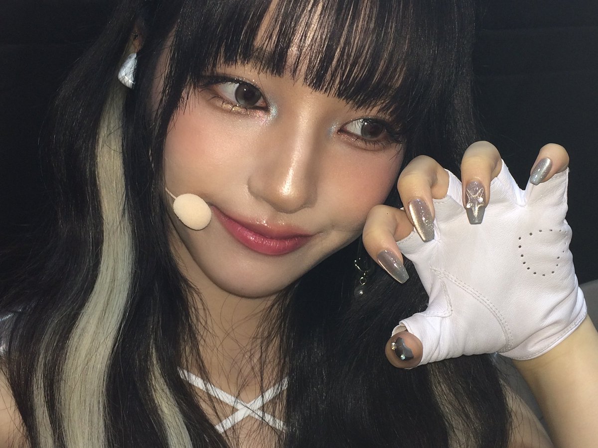 UNIS_offcl's tweet photo. 엡떠가 있기에 유니스가 있어🥹🫶
오늘 받은 2개의 상도 모두 엡떠 덕분이야ㅜ 항상 우리를 행복하게 만들어줘서 너무 고마워!!🩷

#UNIS #유니스
#YUNHA #방윤하 https://t.co/XcecT4p5u2