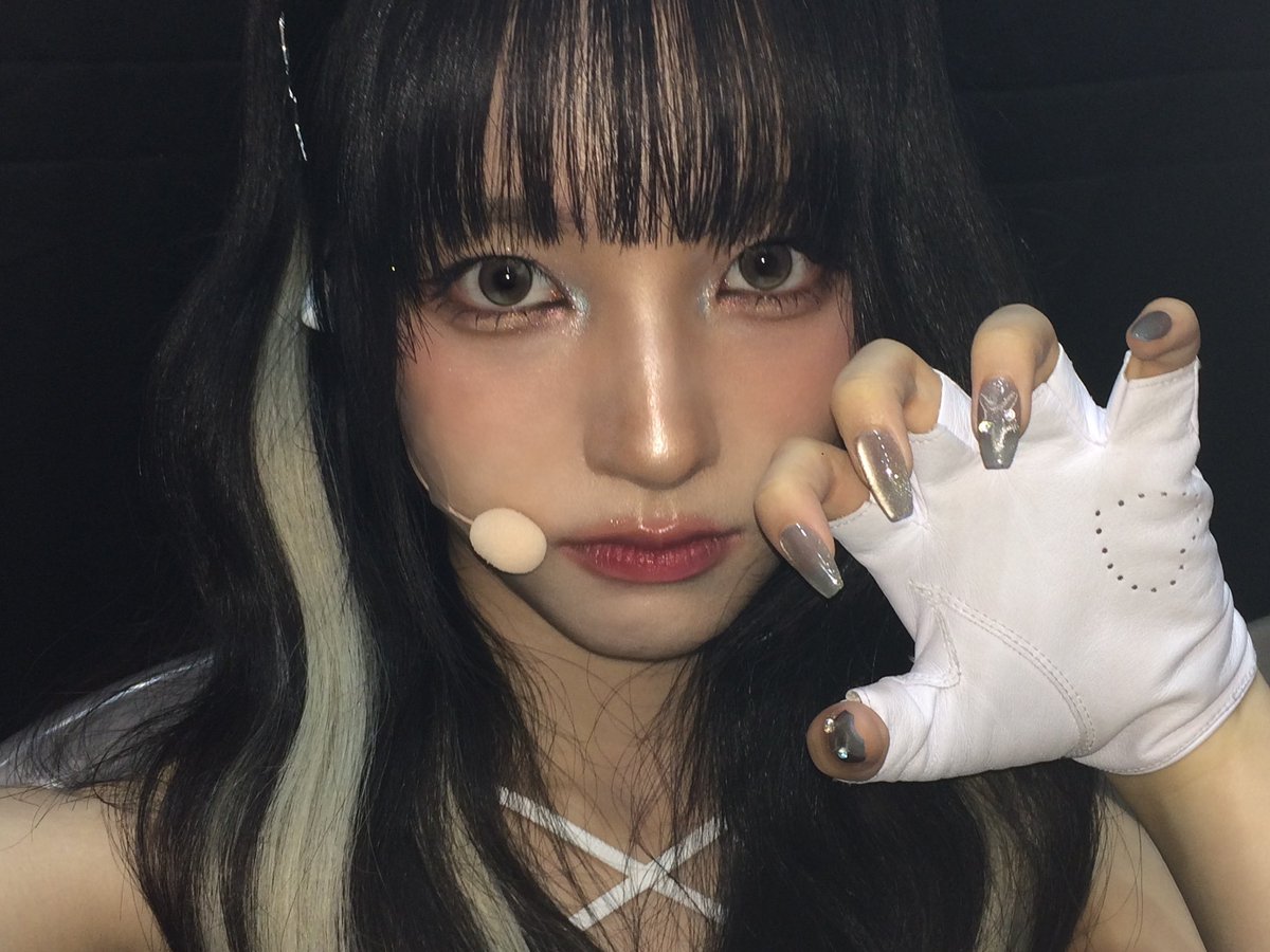 UNIS_offcl's tweet photo. 엡떠가 있기에 유니스가 있어🥹🫶
오늘 받은 2개의 상도 모두 엡떠 덕분이야ㅜ 항상 우리를 행복하게 만들어줘서 너무 고마워!!🩷

#UNIS #유니스
#YUNHA #방윤하 https://t.co/XcecT4p5u2