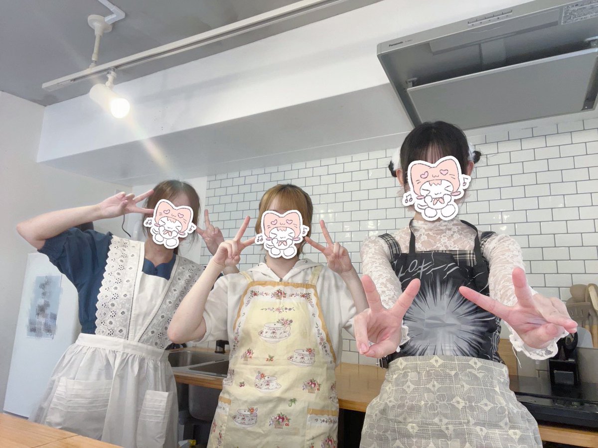 chico_bobobo's tweet photo. 今日は対策委員会でお料理教室 > ̫<♩
皆でスパゲッティ作ったよ〜🎶
ちこはお料理ものすごーく苦手なので2人に見守ってもらいながらなんとか食材を切り刻みました❕美味しくできてハピ⊂( ᴖ ̫ᴖ)⊃
このまんまお料理マスターになっちゃうぞ〜！ https://t.co/vuDK6yRebE