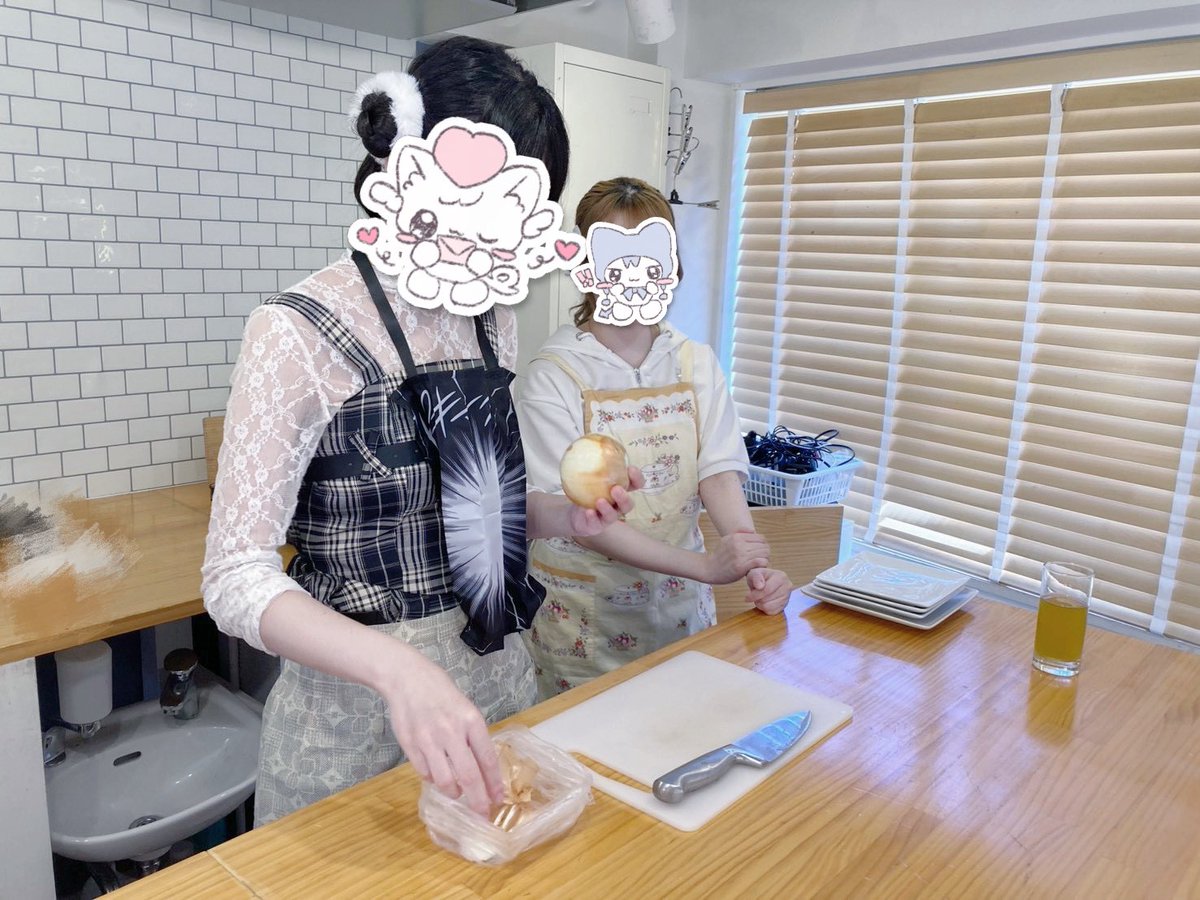 chico_bobobo's tweet photo. 今日は対策委員会でお料理教室 > ̫<♩
皆でスパゲッティ作ったよ〜🎶
ちこはお料理ものすごーく苦手なので2人に見守ってもらいながらなんとか食材を切り刻みました❕美味しくできてハピ⊂( ᴖ ̫ᴖ)⊃
このまんまお料理マスターになっちゃうぞ〜！ https://t.co/vuDK6yRebE