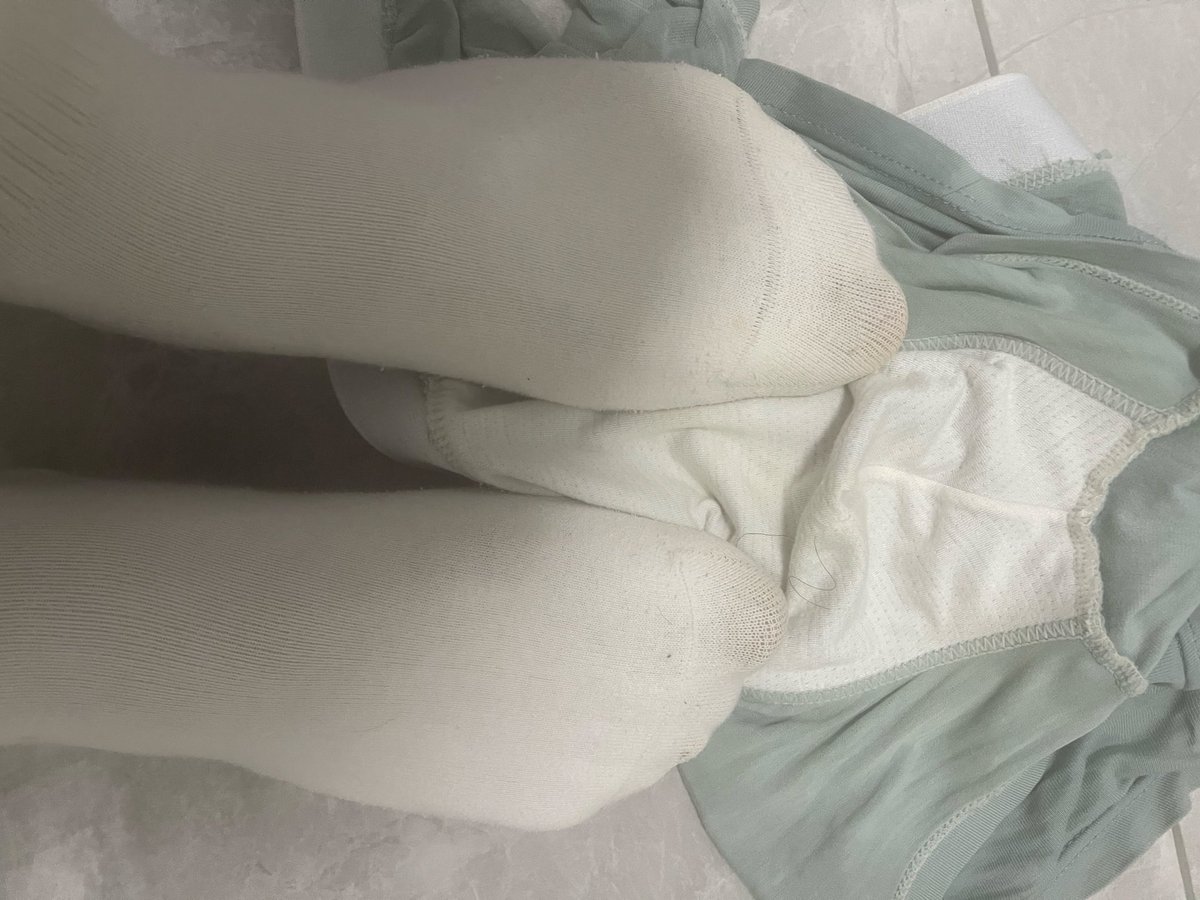 AIknsb's tweet photo. 喜欢主人在工厂打暑假工，一天十二个小时的内裤，袜子，还有大臭脚吗？(更新不易，请谅解，感觉会有m女喜欢这个类型，没办法穿一天就这样，本人喜欢出汗，但是都会洗干净的，特别喜欢女孩子穿黑丝，我爱到爆炸！！！) #男大 #处男 #臭脚 #白袜 #内裤 #暑假工 #直男 #找m女 #臭味 #广东东莞 https://t.co/9XjOv9WF2Y