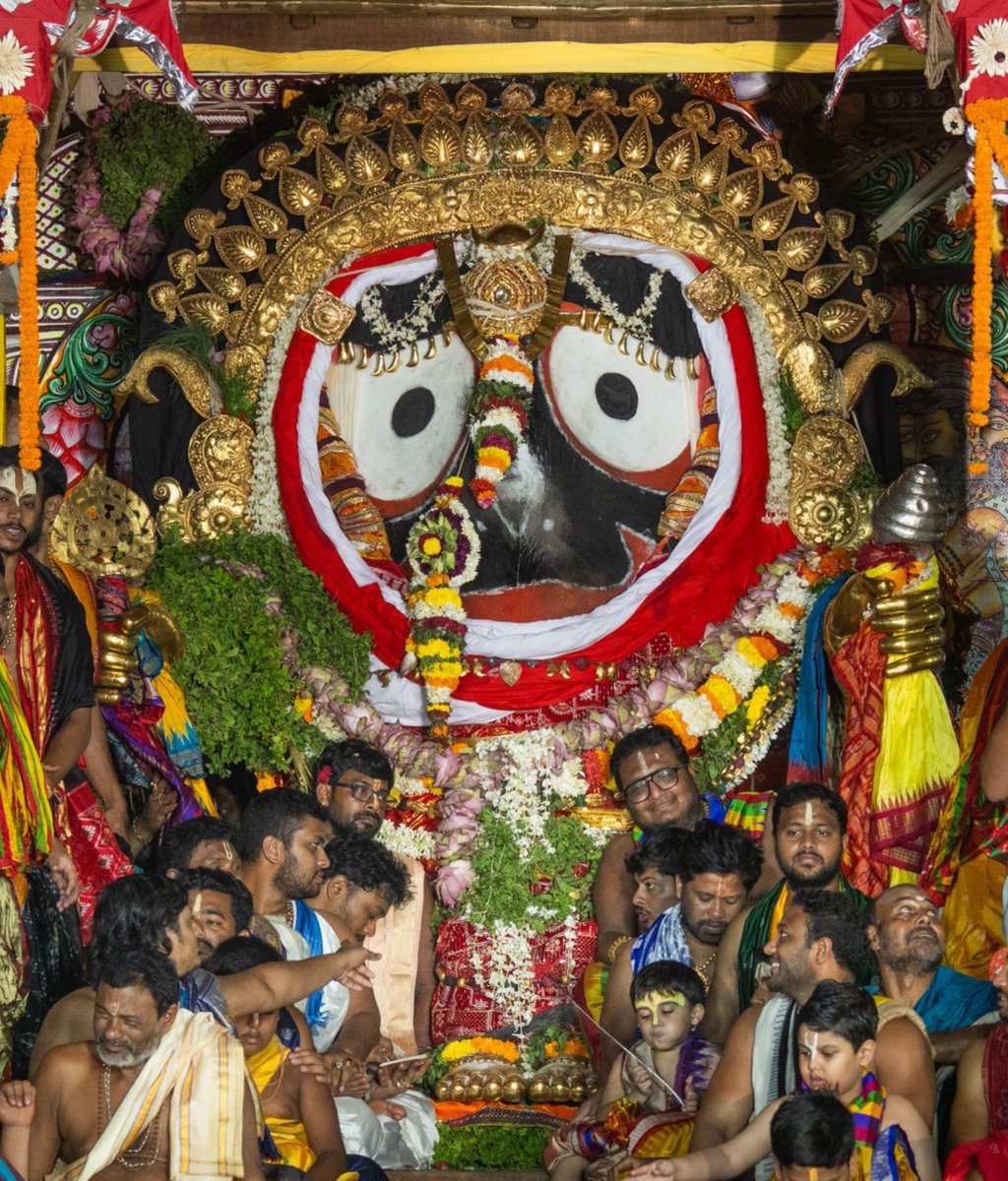 odiajagat's tweet photo. ଦିବ୍ୟ ଦୁର୍ଲଭ ସୁନା ବେଶରେ ଦର୍ଶନ ଦେଉଛନ୍ତି ଜଗତର ନାଥ ଶ୍ରୀ ଜଗନ୍ନାଥ ମହାପ୍ରଭୁ🥰😍🙏

#ସୁନାବେଶ
#Sunabesha 
#SunaBesa https://t.co/VeQn5YubVT