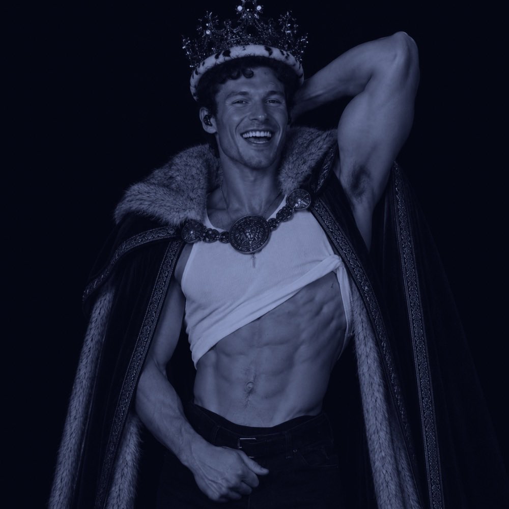 THEROYALTWUNK's tweet photo. ⬈ “ 𝐋𝐎𝐍𝐆 𝐋𝐈𝐕𝐄 𝐓𝐇𝐄 𝐊𝐈𝐍𝐆 ” https://t.co/qDLkdBhsGo