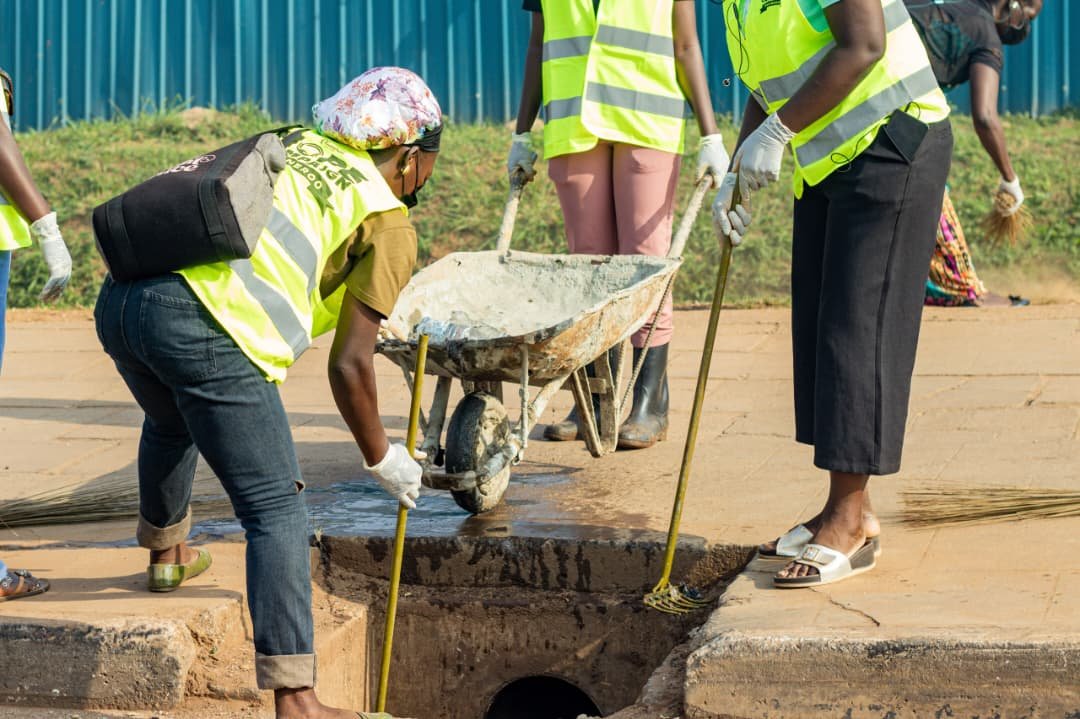 doraforchrist's tweet photo. Are these men?
#HopeCampaignCommunityCleanup https://t.co/mzsHwb3P1o
