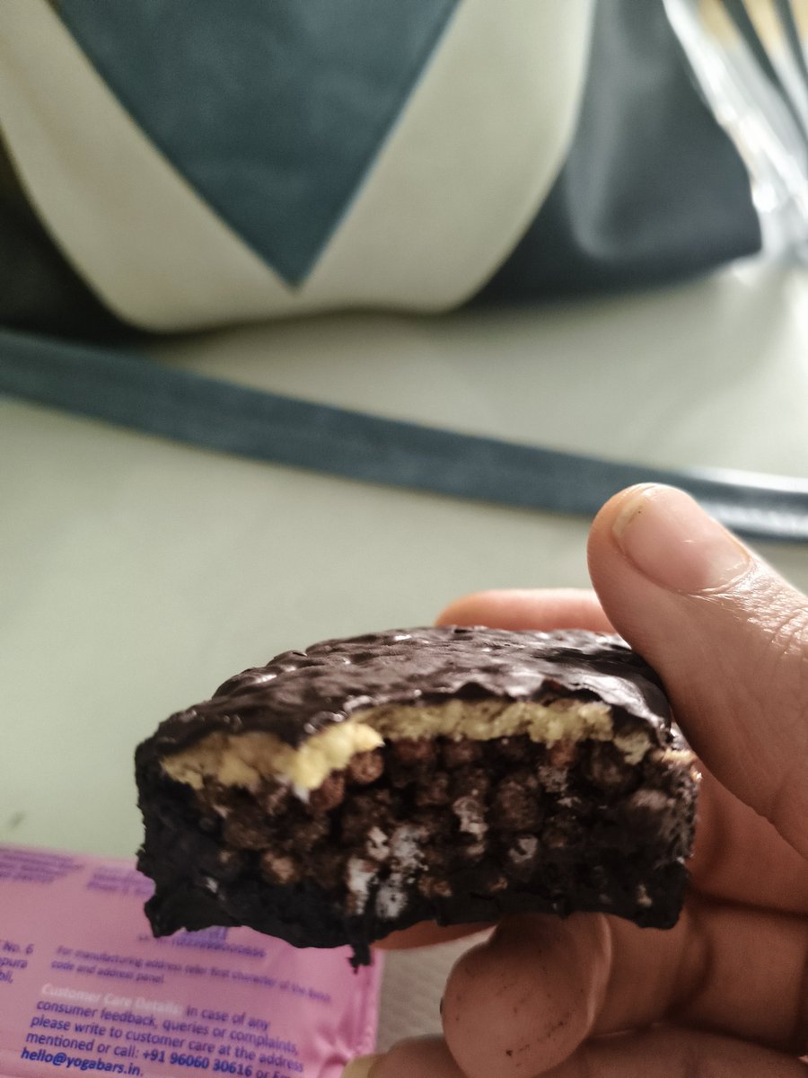 sejal888's tweet photo. #yogabar or cheap rice flake bar 
What you show and what you give ? https://t.co/1jIBBEUS3f