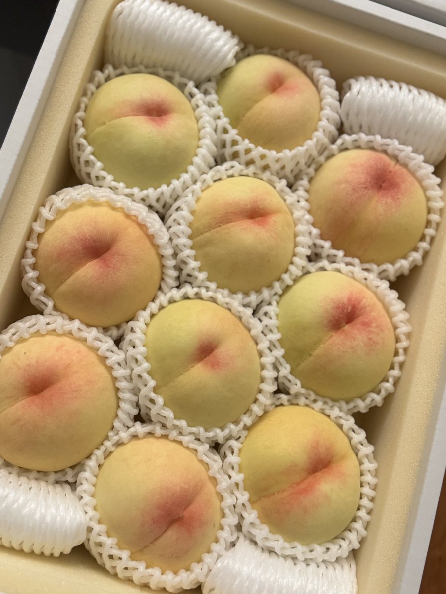 _uplx_'s tweet photo. 美味そうな桃だ〜 https://t.co/MQxTe2crz1