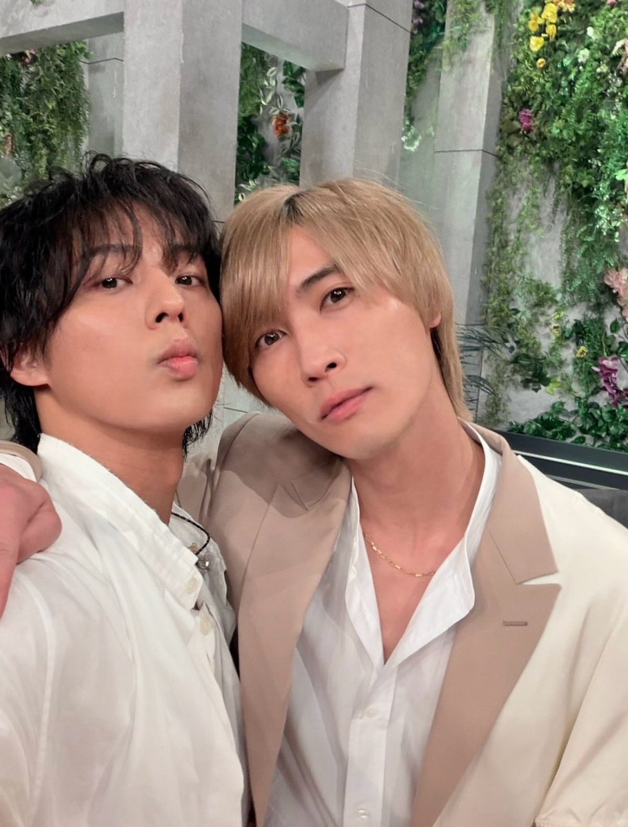 FgTs_reeeeee's tweet photo. はしがやの写真きた！！！！😭😭😭😭
スクロールして2人の顔出てきて声出たし、音楽の日の藤ヶ谷くん自撮りも入っててたまらんです
#たいすたぐらむ #藤ヶ谷太輔 https://t.co/KYctrLqjAk
