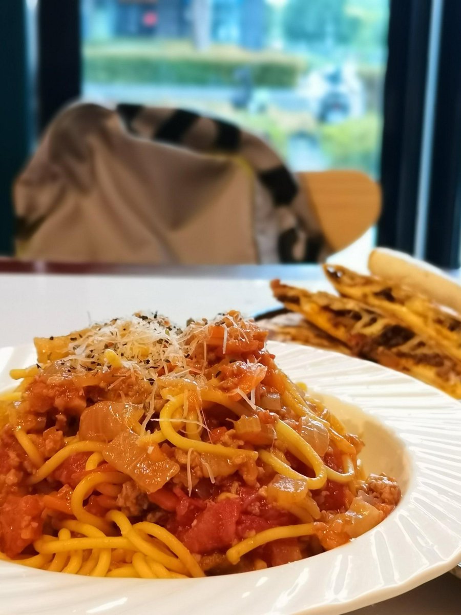 UrbanFindings's tweet photo. Just whipped up garlic butter parmesan pasta in 15 mins! Cheesy, fragrant and perfect for a cozy weeknight. No fancy ingredients needed ， https://t.co/aIDBf6kiYu