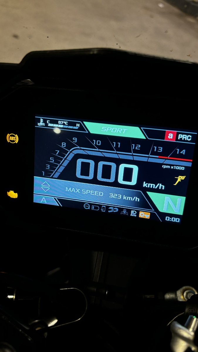 tcs0ff's tweet photo. 323km/h tu t’imagines ? https://t.co/mmXeKNT4xG