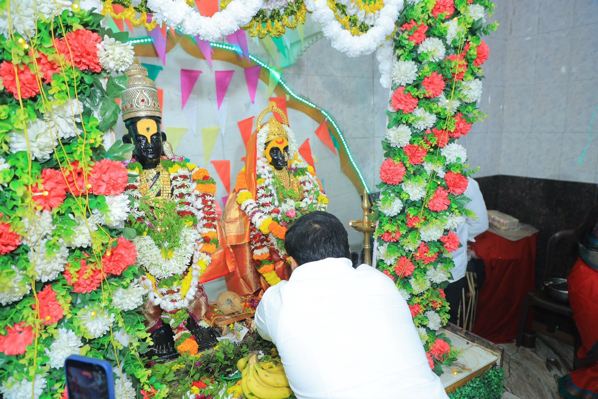 shelkesunilanna's tweet photo. 🗓️ शनिवार, २५ जुलै २०२६
📍 तळेगाव
आषाढी एकादशीनिमित्त तळेगाव येथील श्री विठ्ठल-रुक्मिणी मंदिरात जाऊन श्रींचे दर्शन घेतले आणि संपूर्ण महाराष्ट्राच्या सुख, समृद्धी व आरोग्यासाठी प्रार्थना केली.
#आषाढीवारी #विठुराया #maval #vithuraya #sunilshelke https://t.co/TNF1kM9fTV
