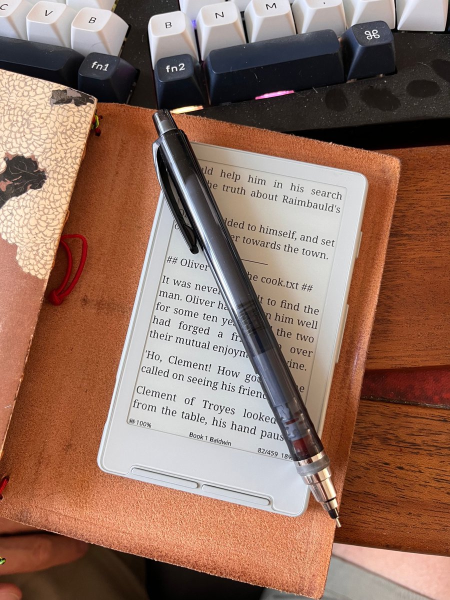 MichaelJecks's tweet photo. I had a Kindle until recently. It was fine, perfectly functional, but a bit large and clunky. When support was ditched, I needed something better, and I got this little beauty. It's always on me, in my notebook! XTEINK X4. Ludicrously cheap and superb! https://t.co/lpXyTUEyw6