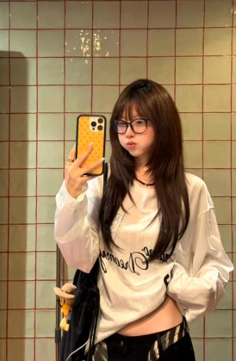 NealeO23283's tweet photo. 19歲 155cm  長這樣會有人喜歡嗎？ https://t.co/0M7k4r2p4S