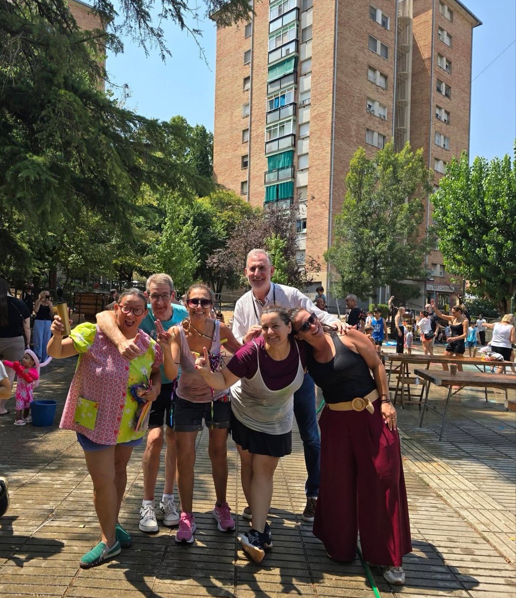 jsern23's tweet photo. Veïnes, mares i avui voluntàries!!! Festa estiu infantil a la Font!!!  @Manresa  @veronicaov87197 https://t.co/iIvxvlcmtW