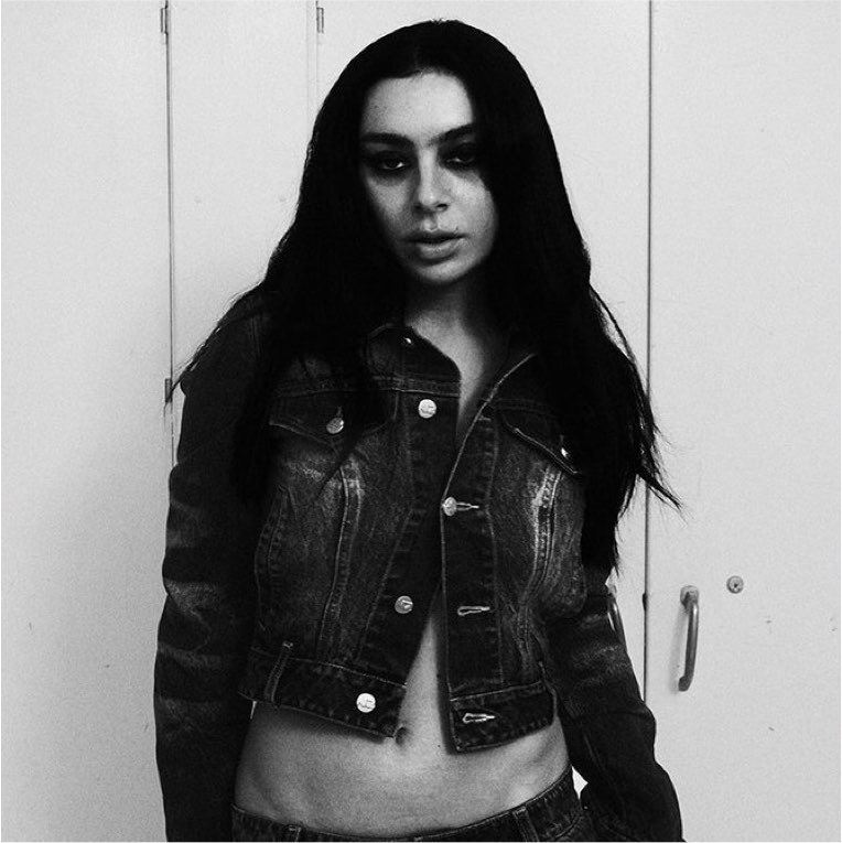 PopBase's tweet photo. ‘Camera’ by Charli xcx debuts at #47 on the Global Spotify chart with 2.08 million streams.   

It also debuts at #20 on the US Spotify chart with 693k streams. https://t.co/nsVgBkkd2C
