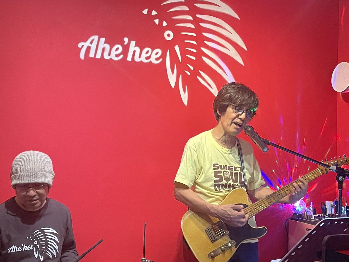 MitsusatoFulta's tweet photo. 今夜、暑い中、Ahe'heeにご来店の皆さん、ありがとうございました。
感謝します。
我らフルマサ、愉しく歌い演奏出来ました♪
次回フルマサLiveは、9/25@ 磔磔、
古田69才誕生日Liveです!
また会いましょー🎸✌️
#フルマサ
#Ahehee https://t.co/LJ7WIpWMza