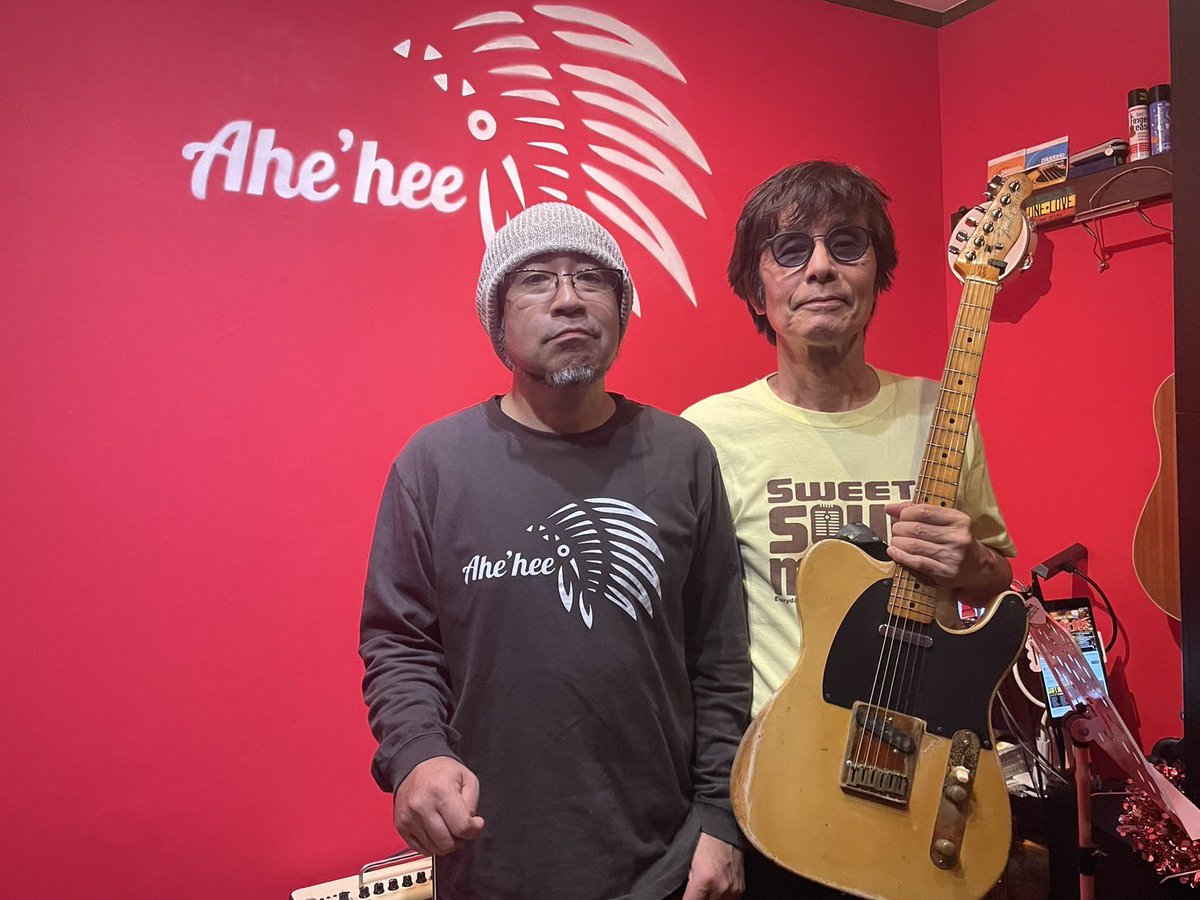 MitsusatoFulta's tweet photo. 今夜、暑い中、Ahe'heeにご来店の皆さん、ありがとうございました。
感謝します。
我らフルマサ、愉しく歌い演奏出来ました♪
次回フルマサLiveは、9/25@ 磔磔、
古田69才誕生日Liveです!
また会いましょー🎸✌️
#フルマサ
#Ahehee https://t.co/LJ7WIpWMza