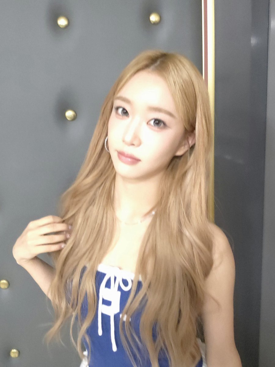 sumin_selca's tweet photo. she looks so ethereal i almost don’t recognise her 💞💞💞💞💞💞💞💞 https://t.co/Aa2jfazVWm