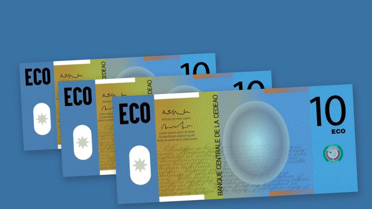 RahmaneSARR's tweet photo. L’adoption du nom ECO et son lancement par l’UEMOA refait surface. Encore une fois, et 7 ans après, ce que nous avions écrit en 2019 sur la nécessité d’un ECO UEMOA seulement sans le Ghana et le Nigeria demeure. Adopter le nom ne change rien puisque la parité reste fixe et garantie par la France, le principal problème. 

Le souverain virtuel de l’UEMOA, en bloc homogène aux fondamentaux solides, peut cependant flexibiliser cet ECO même si les états qui composent l’union n’ont pas convergé sur toutes les dimensions. Ce souverain virtuel doté d’une banque centrale indépendante, une autonomie d’objectif sur le taux de change, et un collège de gouverneurs pourra se passer de la garantie de convertibilité de la France. 

Nous avions également dit que les pays de la CEDEAO notamment les plus grands (Nigeria et Ghana) ne devraient pas s’opposer à l’adoption du nom ECO par l’UEMOA et l’entrée de petits pays dans l’union, car dans leurs cas, ils altèreraient les fondamentaux macroéconomiques de ce souverain virtuel (dette, inflation, déficit, réserves de change, etc…) et empêcher la flexibilisation et la fin de la garantie française. Ce sujet avait également été traité. 

https://t.co/514PpIwZuL

https://t.co/JrDIfSHBny