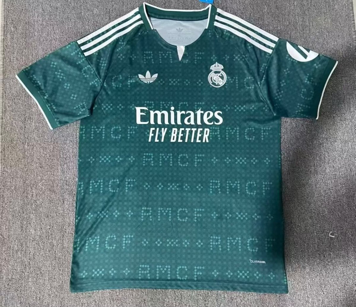 pepiko7's tweet photo. Camisetas de la selección con doble estrella y campeones del mundo !! Camisetas del real Madrid primera equipación y segunda equipación temporada 26/27 #Realmadrid #mundialdefútbol2026 para más info por privado !! https://t.co/l03XGGwiXp