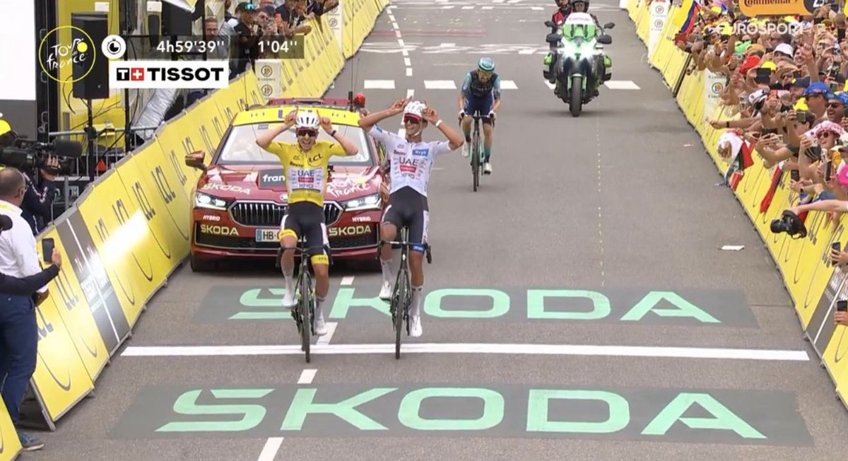 martindelp's tweet photo. ENORME Isaac del Toro. Termina la etapa abrazado a la leyenda Pogacar y con eso consigue el podium en el primer Tour de France de su carrera. Es uno de los logros más importantes del deporte mexicanos e la última década sin duda. https://t.co/vew2VV0EaT