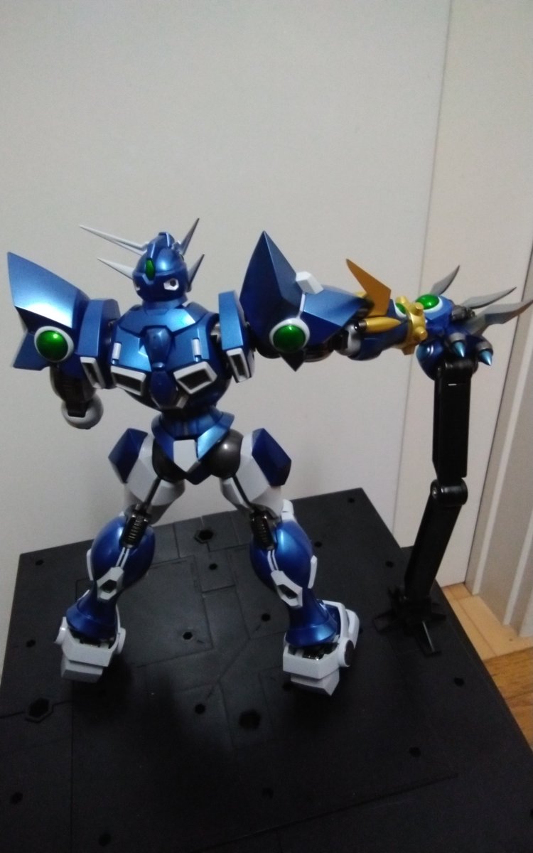 hayanke's tweet photo. 今日もソウルゲインでポージング
センチネルストア限定特典の、アニメ最終話で装着したツヴァイザーゲインの左腕
「借りるぞ、ヴィンデル…！」
「まだだ、まだ終わっていない！」
いやぁこれが再現できるのは熱いって
#スパロボOG
#スーパーロボット大戦OG 
#千値練 https://t.co/44EgYCZdQP