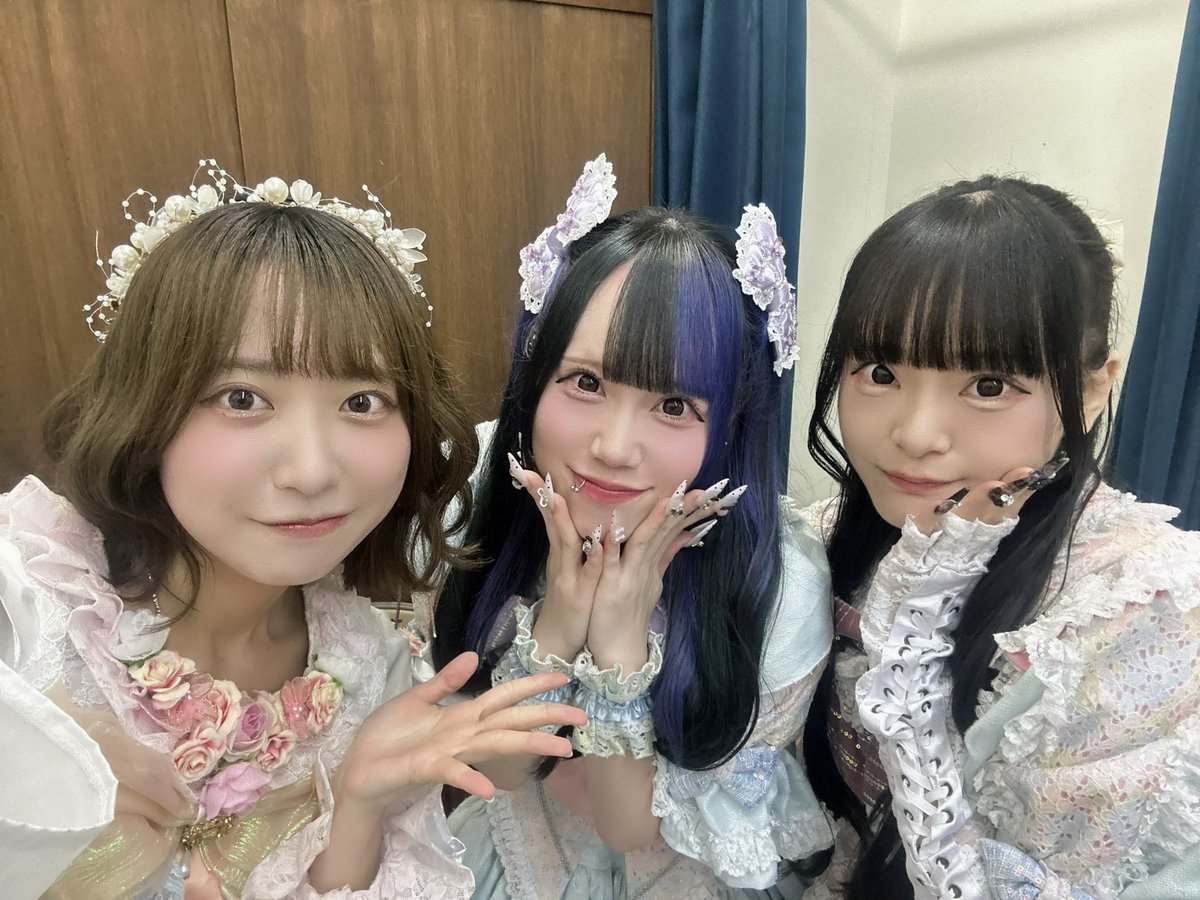 tsukichanmoon's tweet photo. 三重凱旋！ありがとうございました🥕

四日市は高校生の頃よく遊びに行ってて思い出が詰まってるからみんながいるのがほんとに不思議な感覚で！四日市まで来てくれてめちゃめちゃうれしかったよ〜（ ;  ; ）

そしてゲストでご出演いただいたMATANAGOYAさんの三重出身メンバーの紗妃ちゃんと彩花ちゃん https://t.co/tyxh0q8Zbk