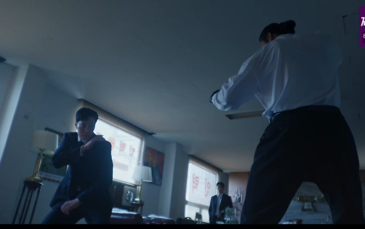 skylaama's tweet photo. Adaaa Lee Dogyu, Bos barunya Kim Bujang🔥🔥🔥🔥

Mantap si ini proposi badannya akurat🥹 
So Jisub padahal udh tinggi banget, syukurlah cast yang beneran tinggi gede🤭

#AgentKimReactivated 
#AgentKimReactivatedEp10 https://t.co/LgArBPm4If