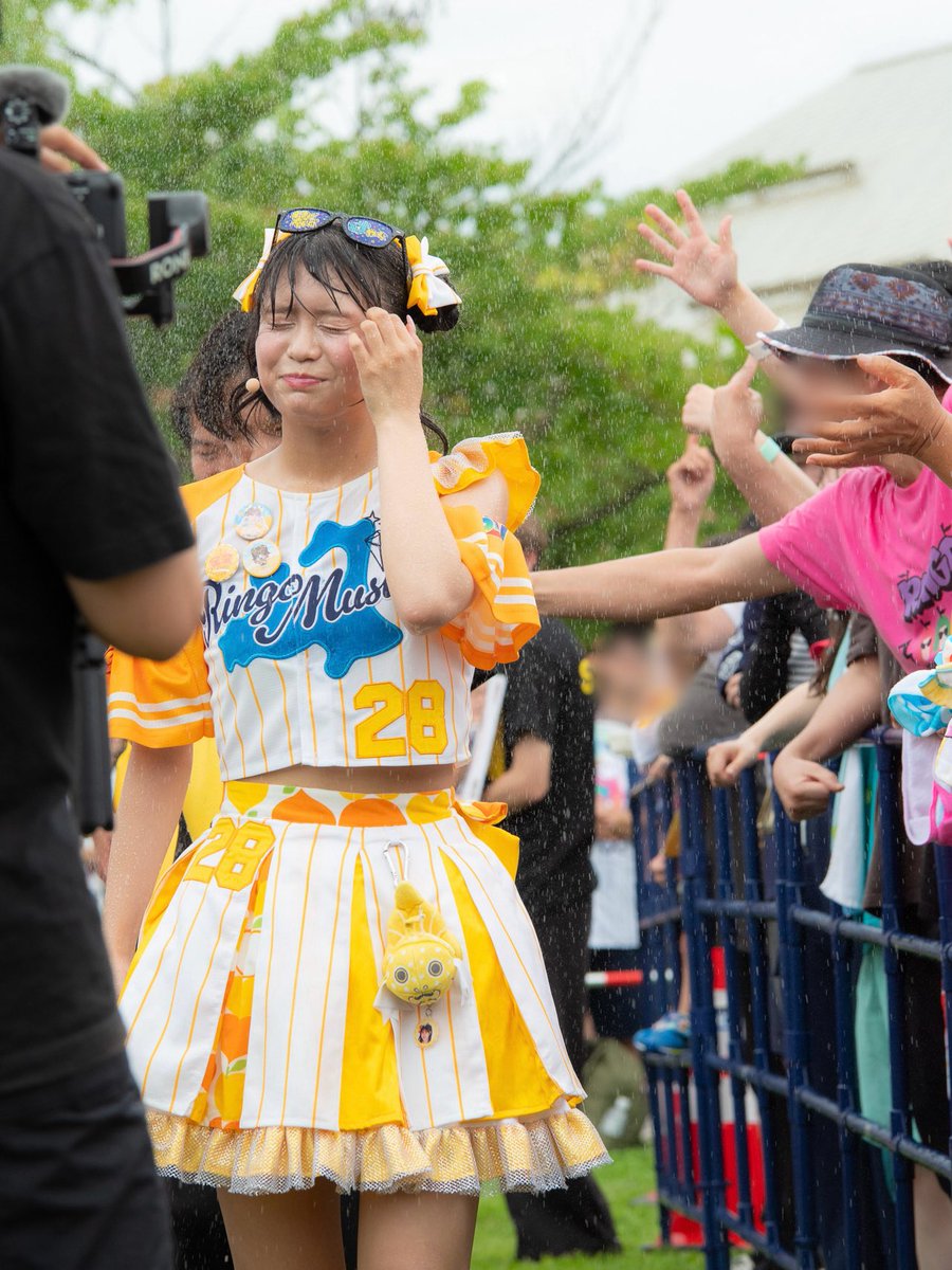 KINSEI_RM's tweet photo. #わどなどけやぐだいな2
ありがとうございました🌞🌴🌺

お水を使った演出どうだったかなー？？

私たちとの最高の夏が始まったね♡

 #りんご娘 https://t.co/oec3D7xHxX