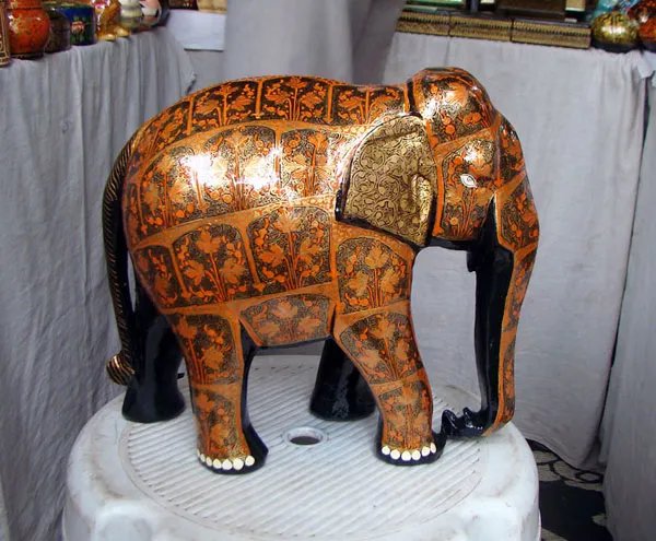DrAimanD1's tweet photo. Kashmiri handicrafts reflect timeless artistry, rich heritage and unmatched craftsmanship! Every handmade creation tells a story of tradition passed down through generations.
#KashmiriHandicrafts #BuildYourMasterpiece #Klopp https://t.co/9Z9iNEu41l