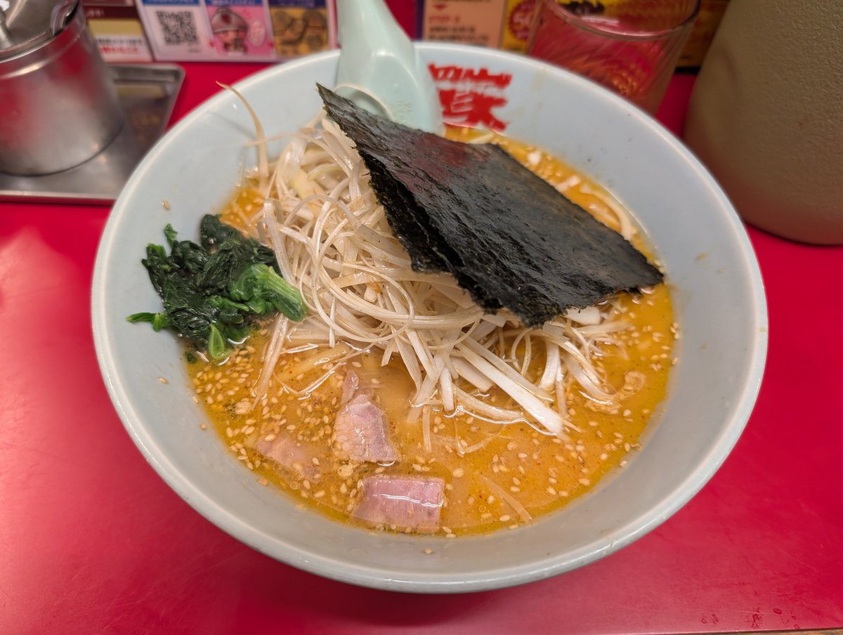 yelloudness's tweet photo. レギュラーメニューでサッポロクラシック飲めるし街中に山岡家がある！最高！ https://t.co/gIfbawHkwP