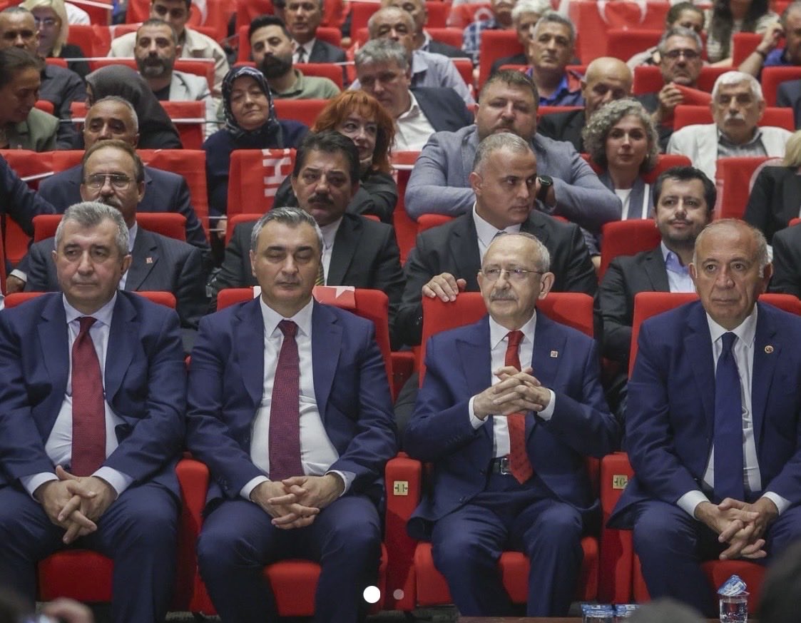 Mr_Cunda's tweet photo. @gurseltekin34 Sevinciniz suratınıza yansımış 😅 fotoğrafa bak anlarsın. https://t.co/t54izJuc2b