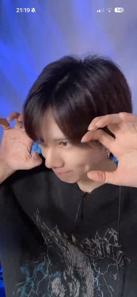 emi_itooo's tweet photo. ミコライブ配信、YouTubeゲーム配信お疲れ様でした🦈🗝
ペットショップとか動物の動画って本当に癒しよねえ☺️ずっと見てられる！！！
久しぶりにゲーム配信も見れて楽しかった！！
遅くまでありがとう(  ˊ꒳ˋ ) 
画面酔い大丈夫かな？ゆっくり休んでね🙌🏻
おやすみなさい🌙
#今日の叶都 https://t.co/5PqKd6DHZh