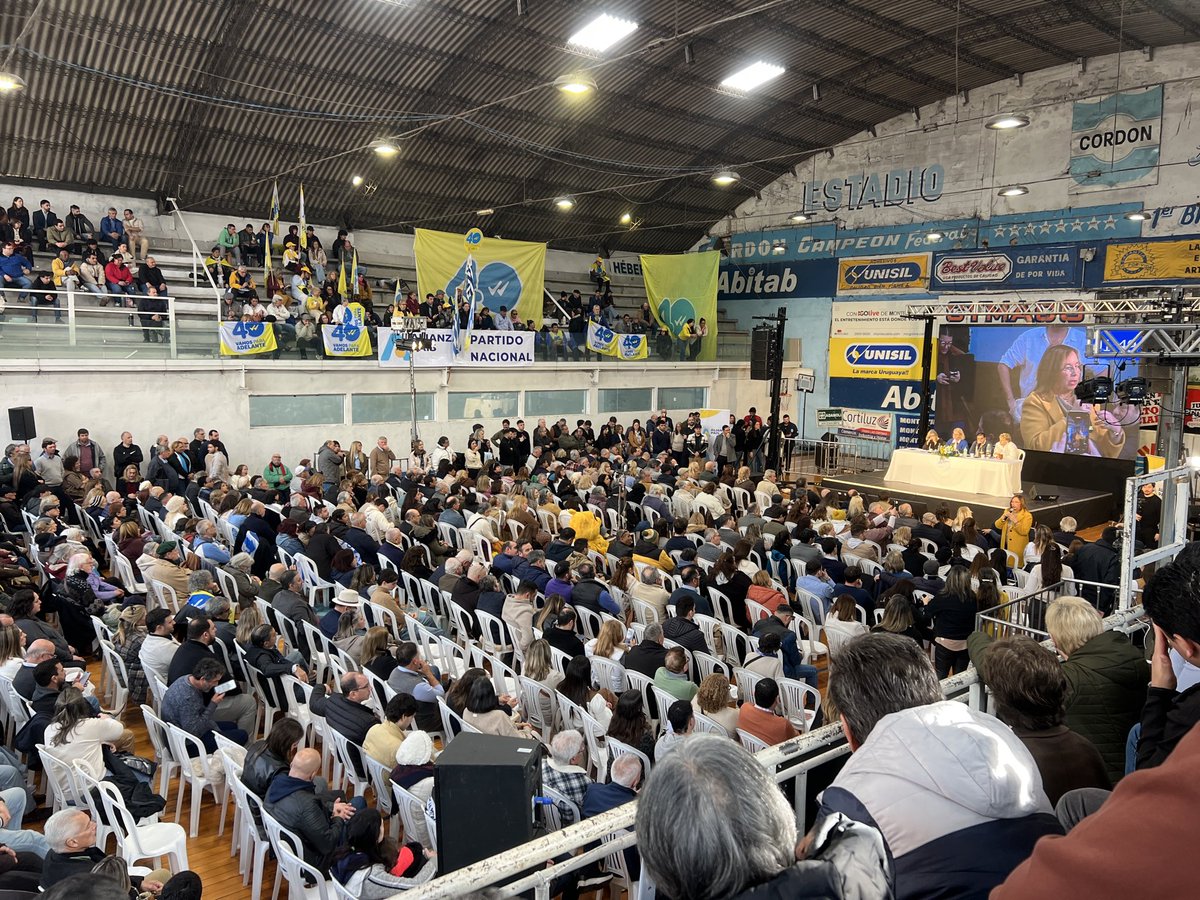 agospadula's tweet photo. 18 años de @ESPACIOCUARENTA . Por muchos más buscando un mejor país, un mejor Uruguay. Salud @JavierGarcia_Uy @camboue @DipRodrigoGoni @GabrielGianoli https://t.co/qtRCrhbNml
