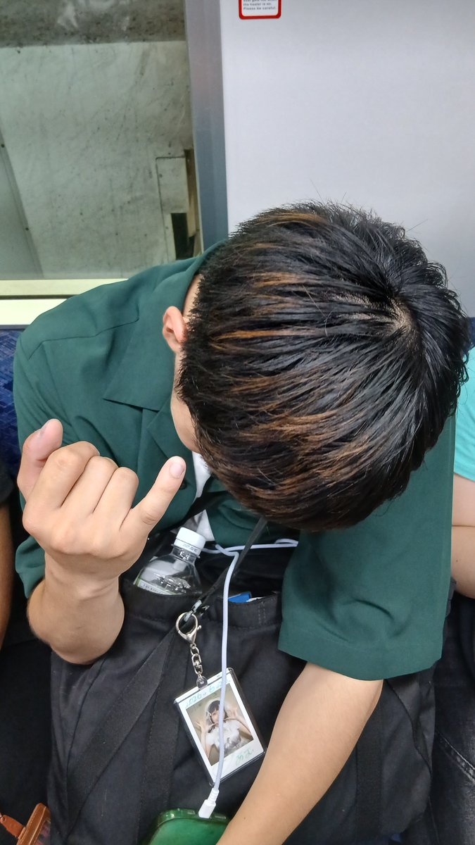 sawa444's tweet photo. 完全に緑に染まってしまった人 https://t.co/2gNKLqUCdk