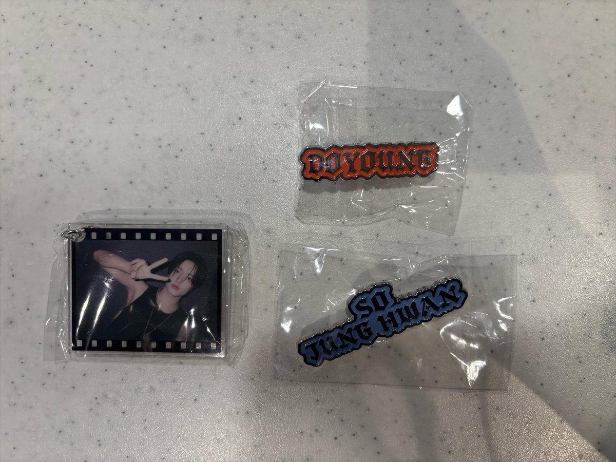 meguk30's tweet photo. TREASURE 交換 FC カプセルトイ THE STAGE

【求】フィルム　ジェヒョク
　　ピンバッジ　ヨシ・ジェヒョク
【譲】フィルム　ハルト
　　ピンバッジ　ドヨン・ジョンファン

7/26に神戸会場での手渡しのみでお願いします🙇🏻‍♀️
お気軽にお声掛けください！ https://t.co/b3NbtGHZnK