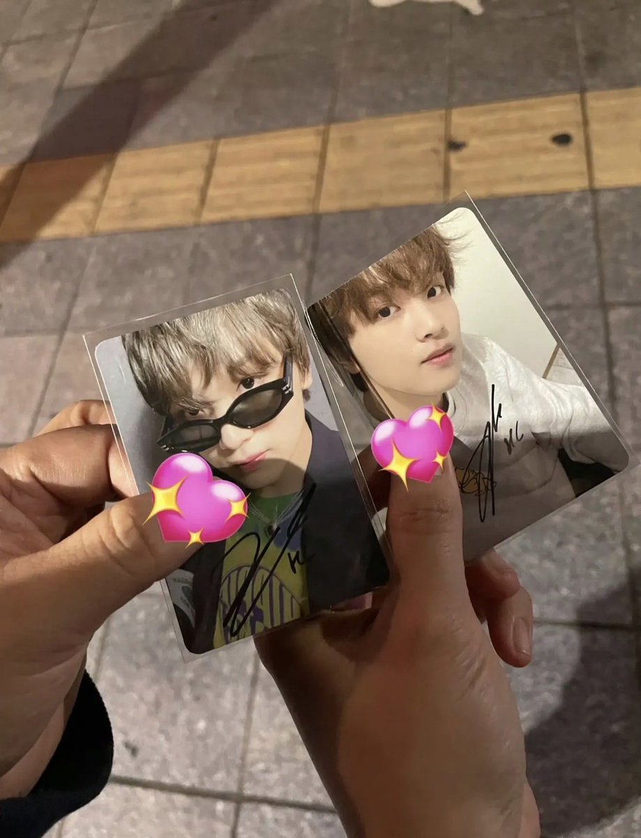 HCbodyguard's tweet photo. when two fans met haechan and he paid their restaurant bill and signed their photocards 🥹 https://t.co/rx28odKZIB