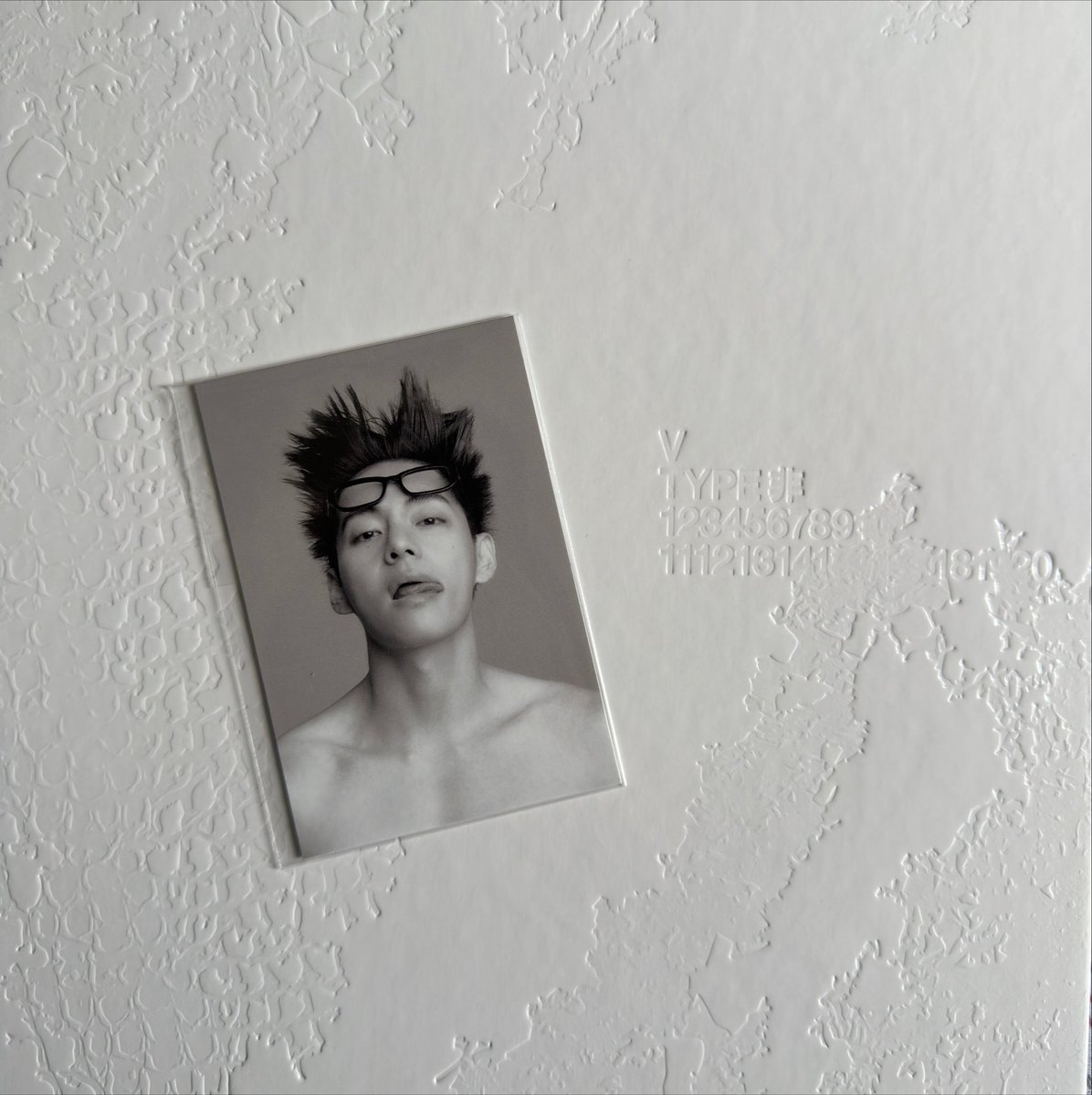 jiminxz1's tweet photo. sem brincadeira, TYPE 非 é um dos photobook mais bonitos que ele já fez….surreal https://t.co/vsWCJeLi46