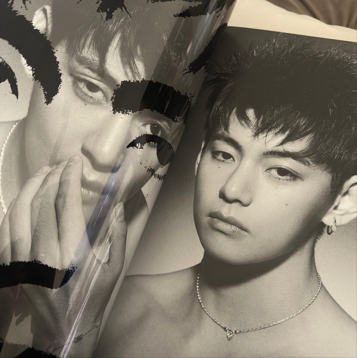 jiminxz1's tweet photo. sem brincadeira, TYPE 非 é um dos photobook mais bonitos que ele já fez….surreal https://t.co/vsWCJeLi46